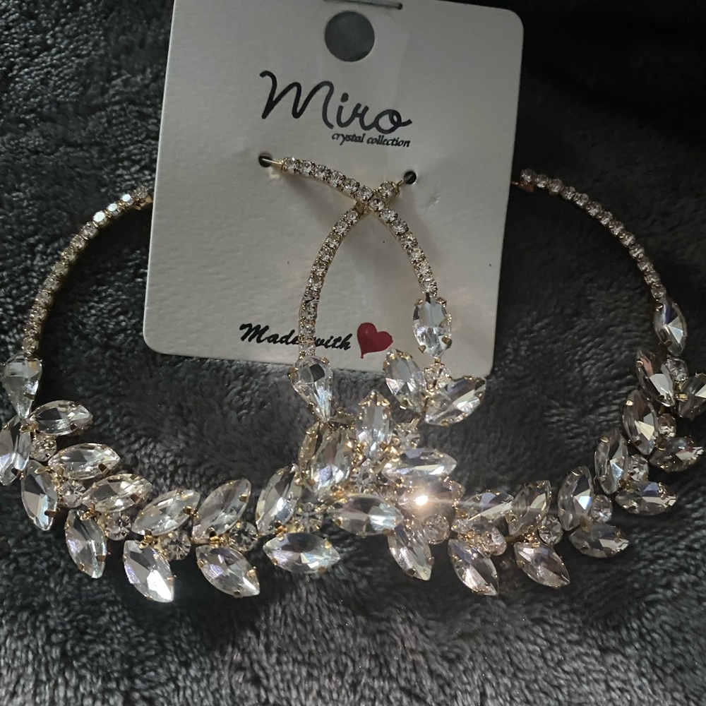 Beautiful Brand new!  Rhinestone earrings